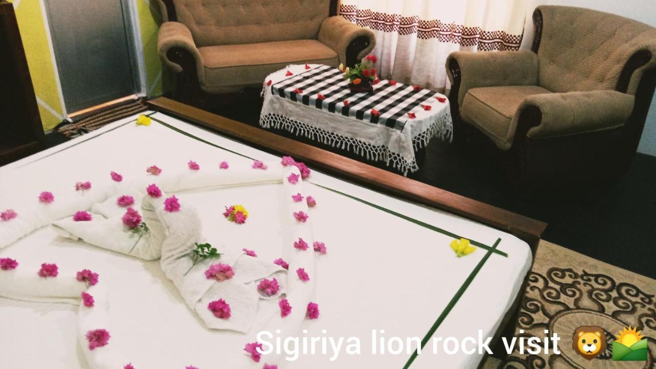 Oleena Home Stay ฮาบารานา ภายนอก รูปภาพ